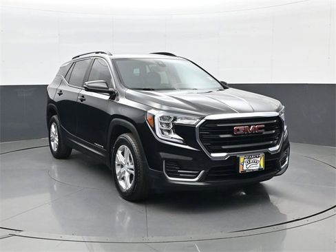 Used 2023 GMC Terrain SLE w/ Driver Convenience Package image 3