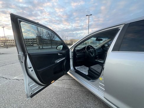 Used 2013 Toyota Camry SE w/ Convenience Pkg image 16
