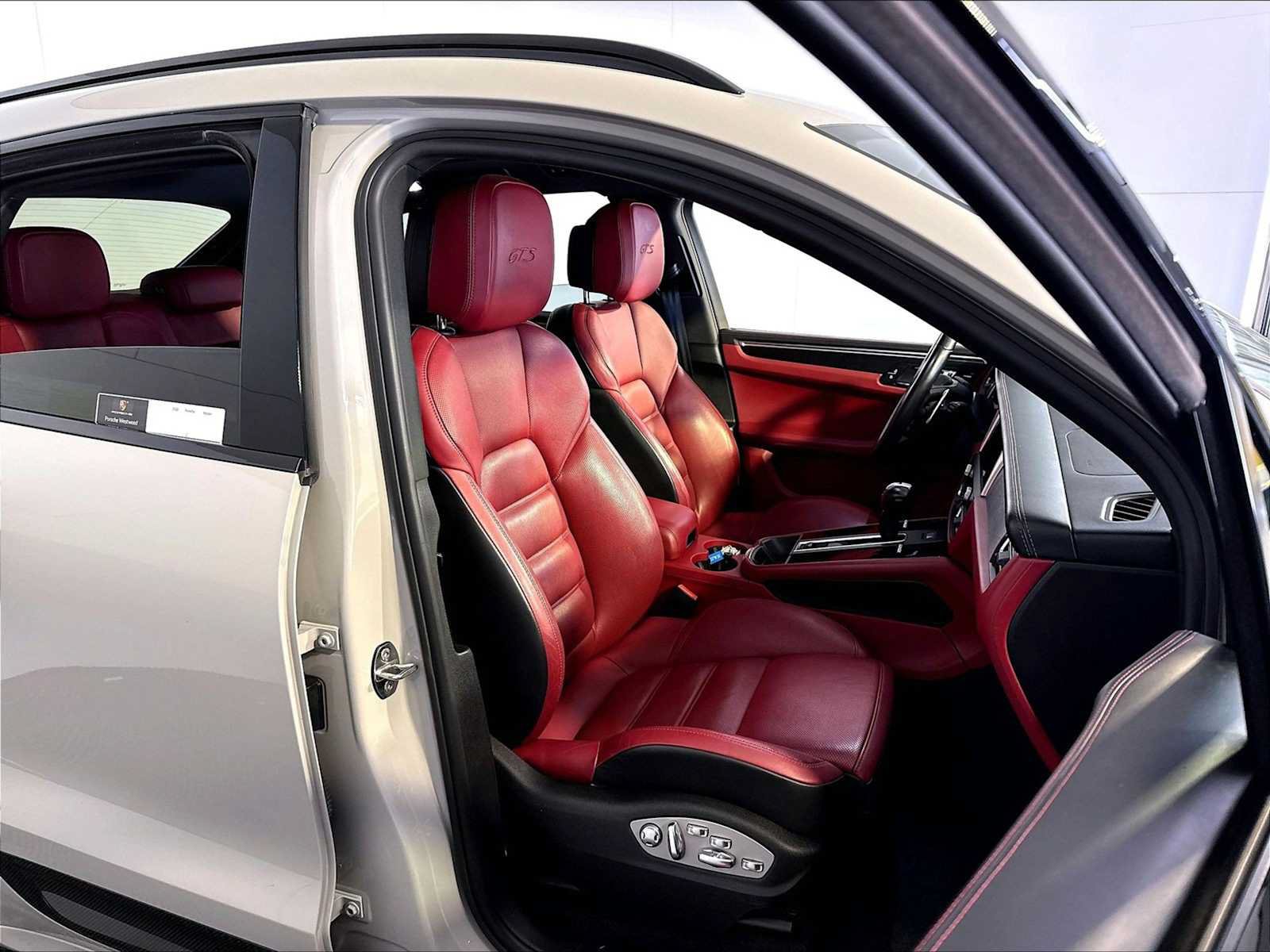 Certified 2022 Porsche Macan GTS AWD/4WD image 18
