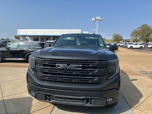 Used 2023 GMC Sierra 1500 Elevation w/ LPO, Elevation Black Package image 7