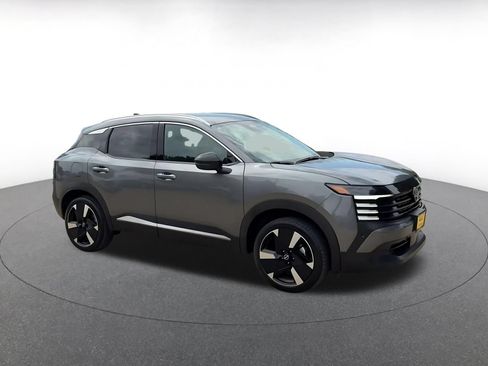 Used 2026 Nissan Kicks SR AWD/4WD image 2
