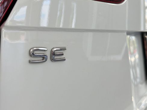 Used 2022 Volkswagen Tiguan SE FWD image 34