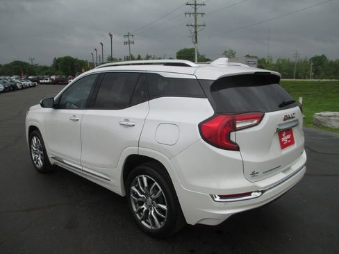 Used 2023 GMC Terrain Denali w/ Denali Premium Package AWD/4WD image 9