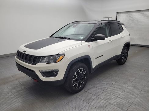 Used 2019 Jeep Compass Trailhawk AWD/4WD image 2