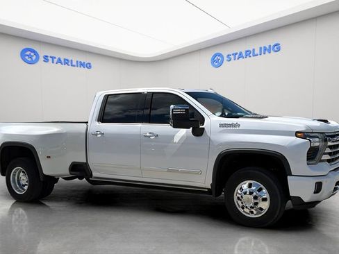 Used 2024 Chevrolet Silverado 3500 High Country w/ High Country Premium Package AWD/4WD image 13