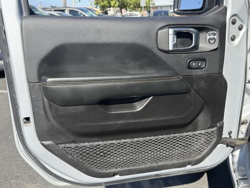 Used 2024 Jeep Wrangler Unlimited Sahara AWD/4WD image 10