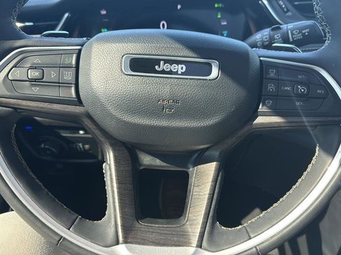 Used 2023 Jeep Grand Cherokee 30th Anniversary AWD/4WD image 13