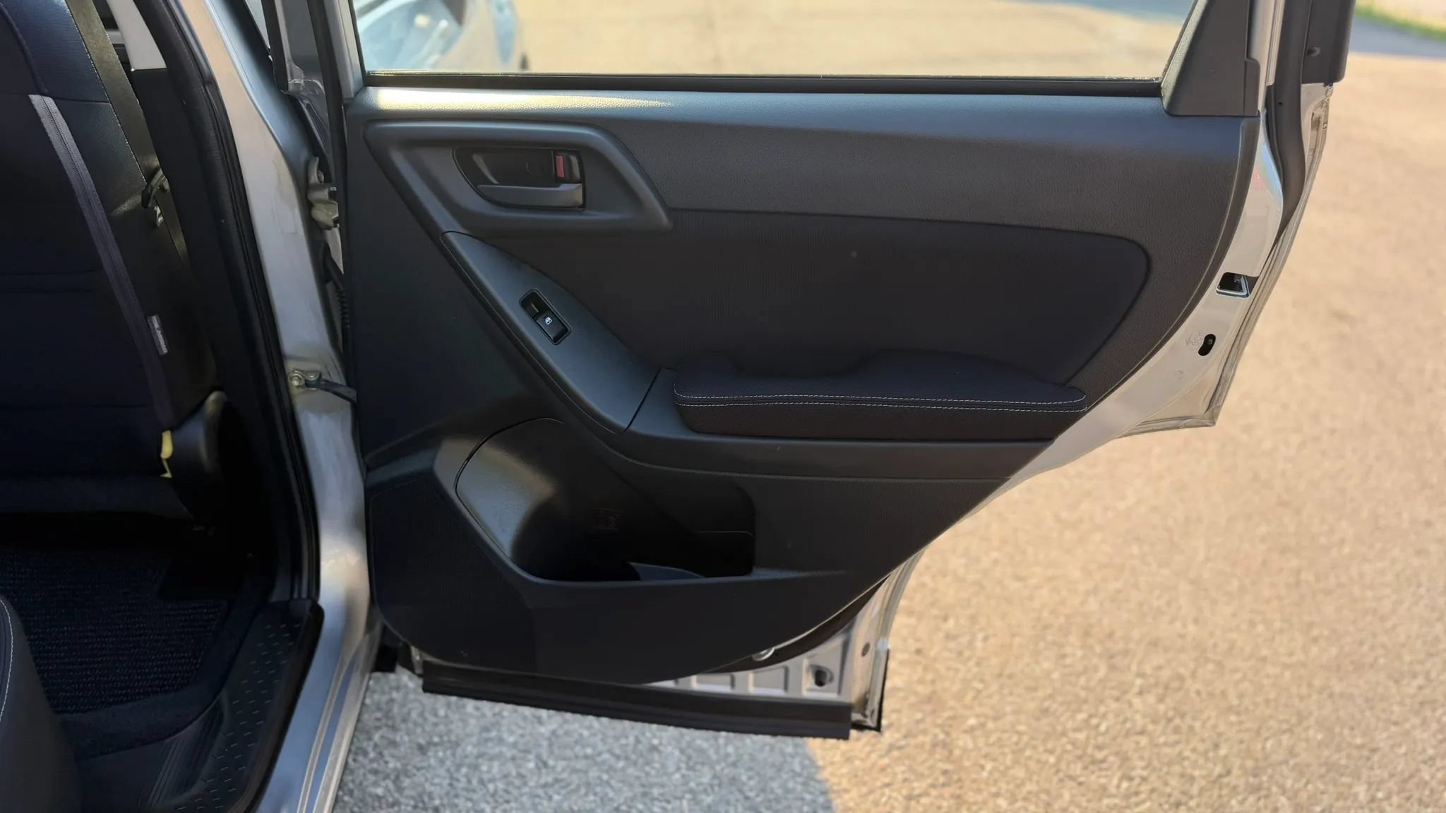 Used 2015 Subaru Forester 2.5i AWD/4WD image 13