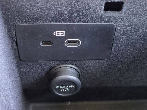 New 2025 Volvo XC90 B5 Core w/ Protection Package Premier image 30