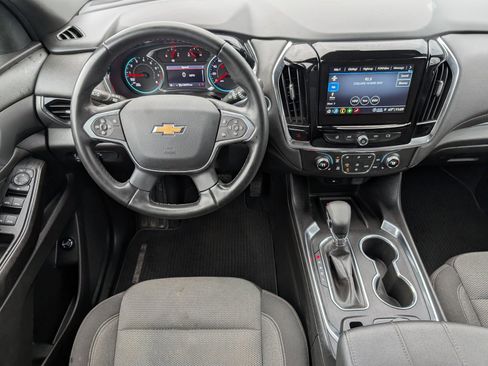Used 2023 Chevrolet Traverse LT image 3