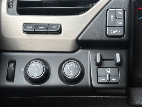 Used 2017 GMC Yukon Denali w/ Open Road Package image 32