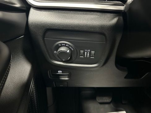 Used 2025 Jeep Grand Cherokee Altitude AWD/4WD image 15