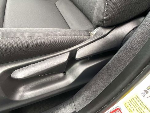 Used 2025 Toyota Corolla LE image 28