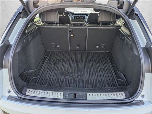 Used 2019 Land Rover Range Rover Velar R-Dynamic SE image 6