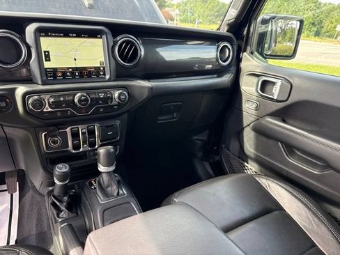 Used 2019 Jeep Wrangler Unlimited Sahara AWD/4WD image 21
