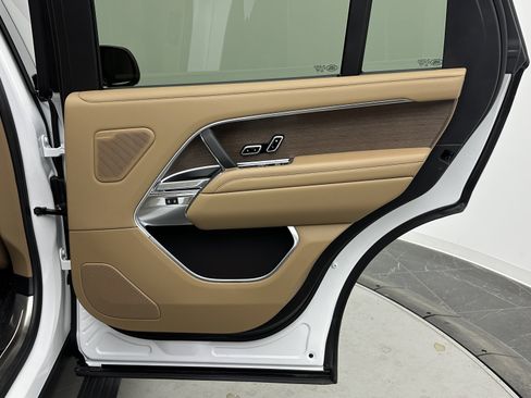 Used 2025 Land Rover Range Rover Long Wheelbase SE image 39