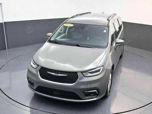 Used 2022 Chrysler Pacifica Touring-L image 25