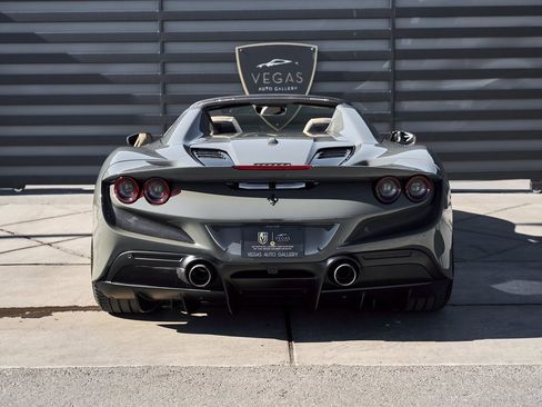 Used 2022 Ferrari F8 Tributo image 22