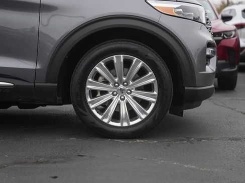 Certified 2022 Ford Explorer Limited w/ Equipment Group 301A image 4