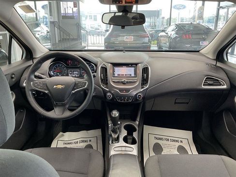 Used 2017 Chevrolet Cruze LT w/ Convenience Package FWD image 16