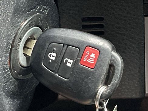 Used 2021 Toyota Tacoma SR AWD/4WD image 22