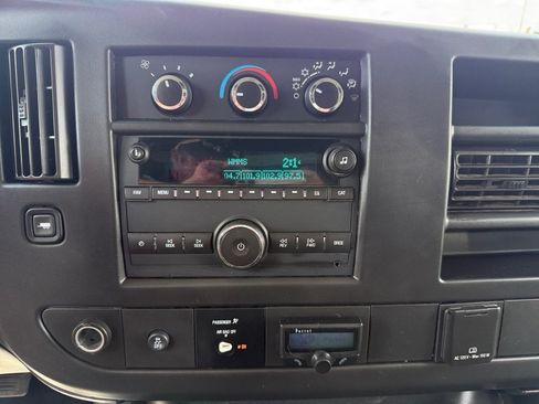 Used 2018 Chevrolet Express 3500 w/ Power Convenience Package RWD image 17