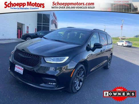 Used 2021 Chrysler Pacifica Limited w/ S Appearance Package AWD/4WD image 1