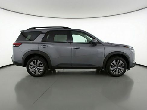 Used 2025 Nissan Pathfinder SV image 11