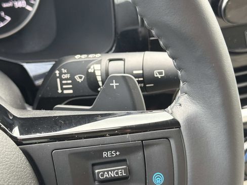 Used 2024 Nissan Pathfinder SL FWD image 31
