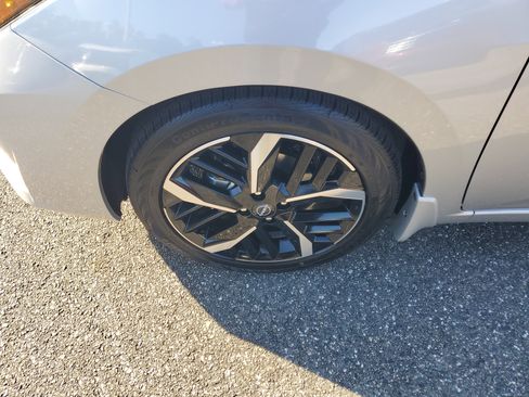 New 2025 Nissan Versa SR w/ Trunk Package image 5