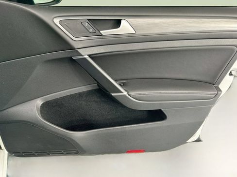 Used 2020 Volkswagen Golf 4-Door FWD image 23