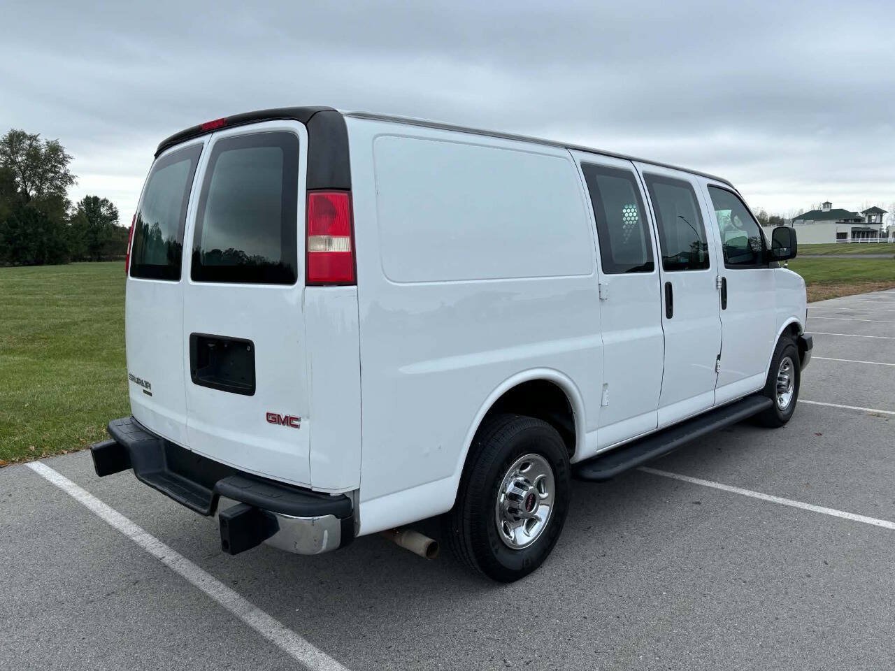 Used 2015 GMC Savana 2500 RWD image 6