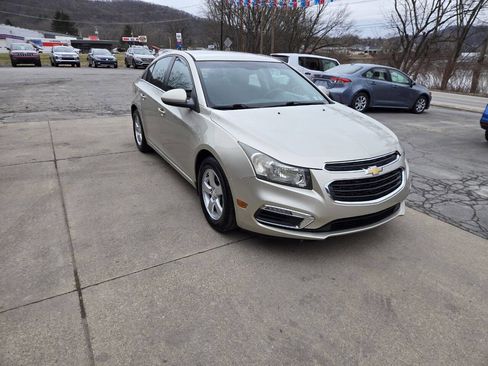 Used 2016 Chevrolet Cruze LT image 2