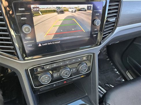 Certified 2022 Volkswagen Atlas SE image 24