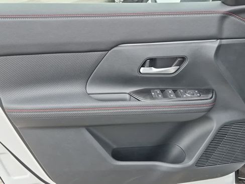 New 2026 Nissan Kicks SR w/ Cold Weather Package image 9