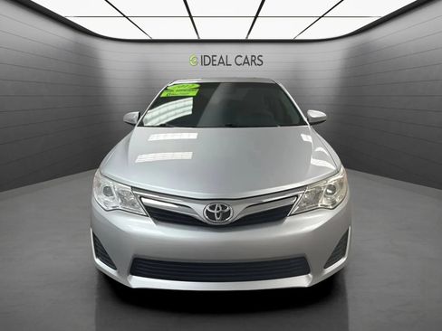 Used 2012 Toyota Camry LE FWD image 2