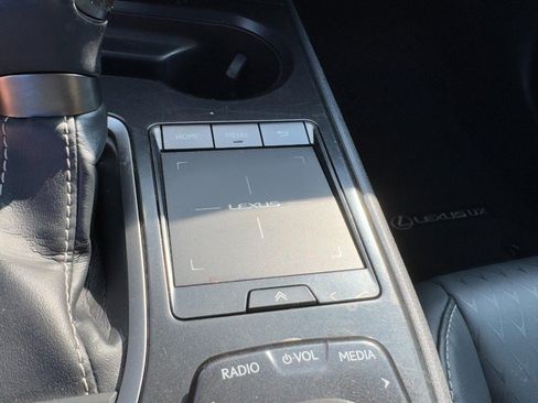 Used 2019 Lexus UX 200 image 19