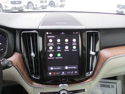 Certified 2022 Volvo XC60 B5 Momentum w/ Climate Package image 18