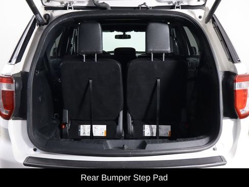 Used 2018 Ford Explorer XLT w/ Equipment Group 202A image 19