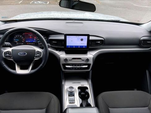 Used 2023 Ford Explorer XLT image 15