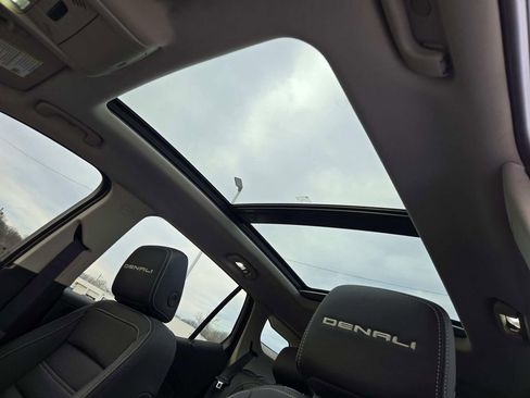 Used 2024 GMC Terrain Denali w/ Denali Premium Package image 9