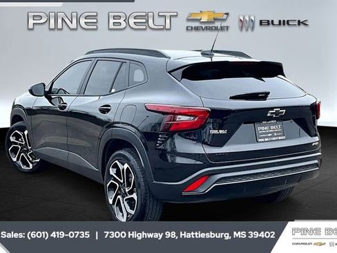 Used 2025 Chevrolet Trax RS w/ Driver Confidence Package image 2