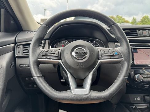 Used 2019 Nissan Rogue SV w/ Premium Package AWD/4WD image 15