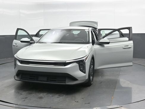 Used 2025 Kia K4 FWD image 47