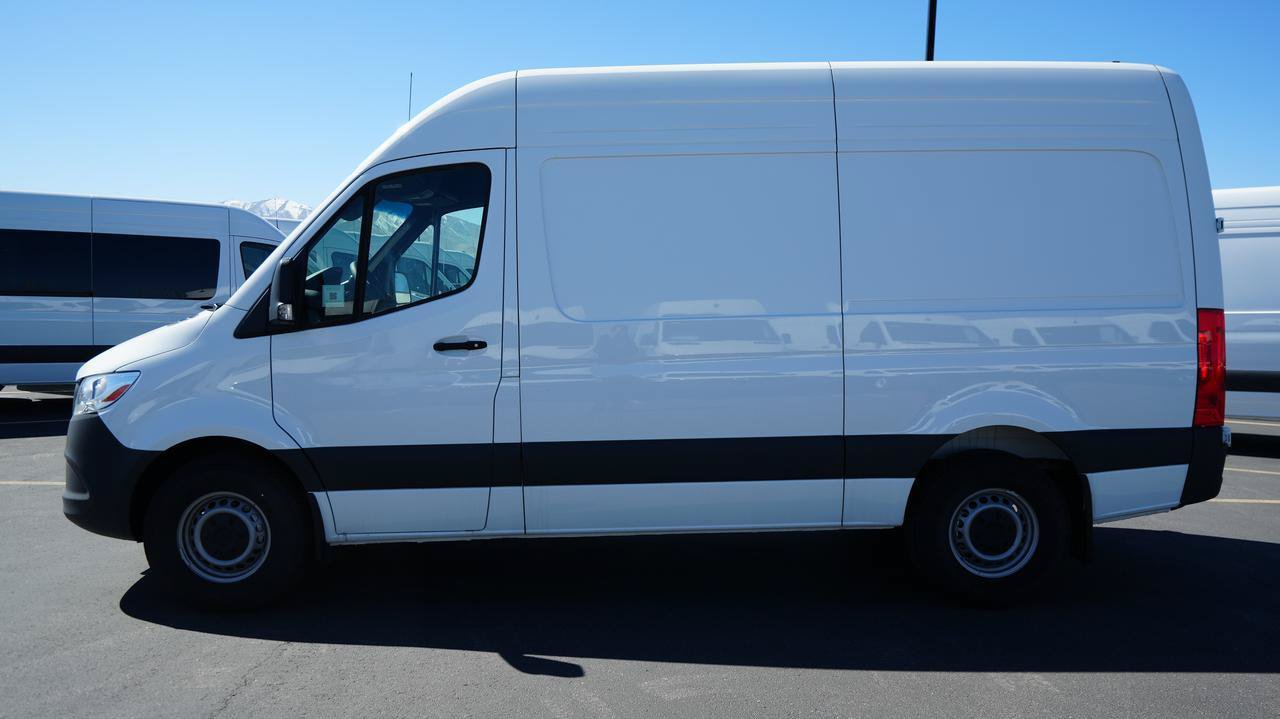 Used 2024 Mercedes-Benz Sprinter 2500 image 4