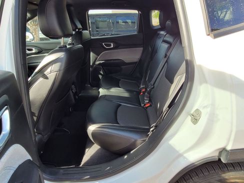 Used 2023 Jeep Compass Latitude image 13