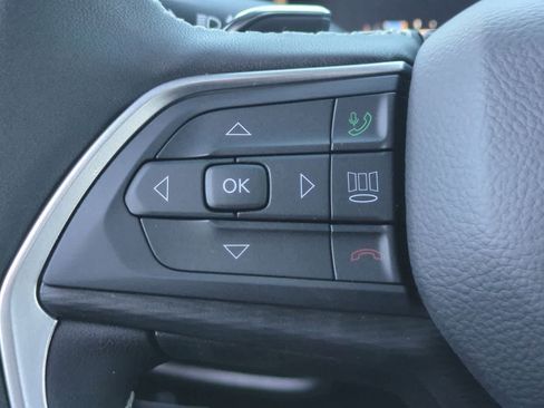 New 2025 Jeep Grand Cherokee Laredo w/ Luxury Tech Group I RWD image 24