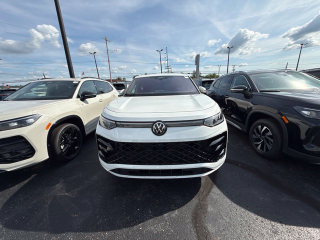 New 2026 Volkswagen Tiguan SEL R-Line AWD/4WD image 2