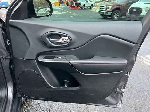 Used 2019 Jeep Cherokee Trailhawk w/ Cold Weather Group image 21