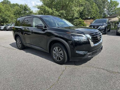 Used 2025 Nissan Pathfinder SV AWD/4WD image 7